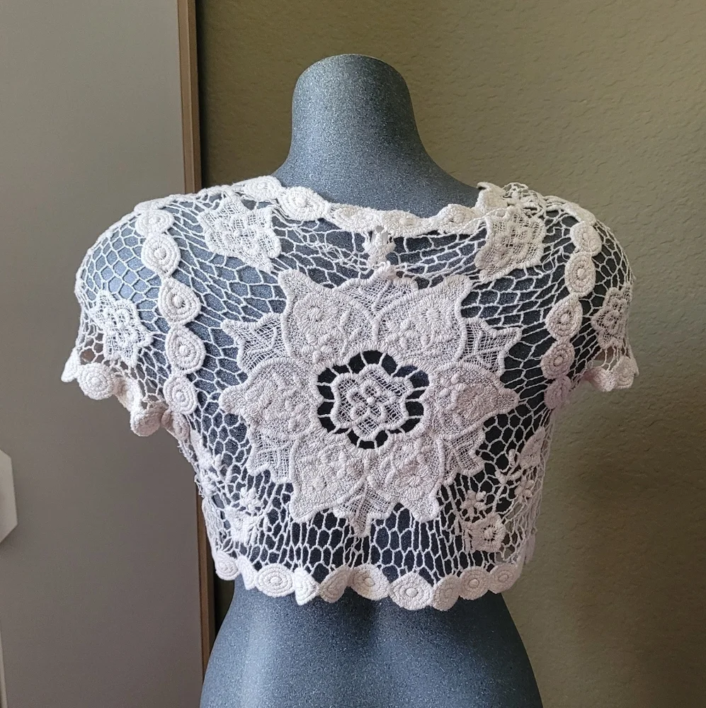 Cream Lace Crochet Shrug One Size - Picture 4 of 9